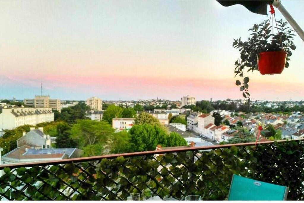 Charmant Appartement Lumineux - Dernier Etage Avec Balcon - Proche Centre-Ville Nantes Exterior photo