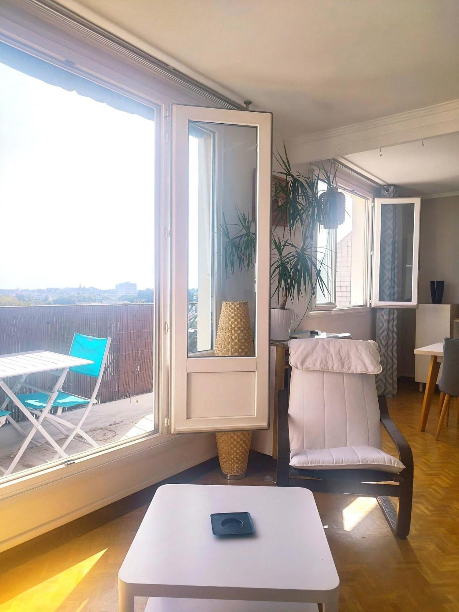 Charmant Appartement Lumineux - Dernier Etage Avec Balcon - Proche Centre-Ville Nantes Exterior photo