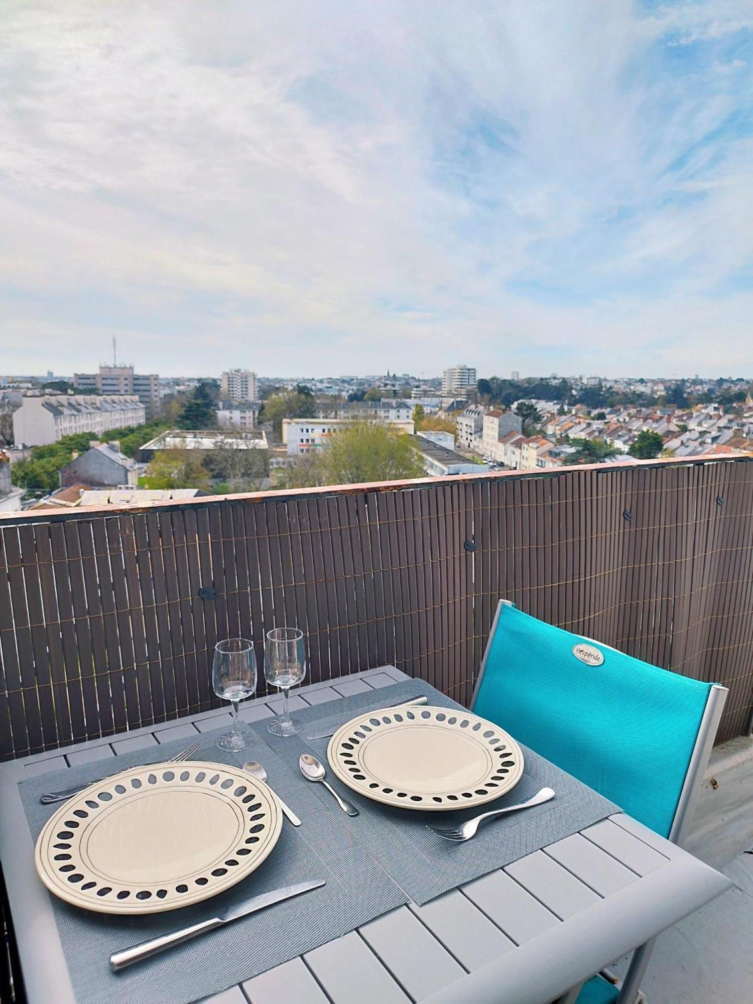 Charmant Appartement Lumineux - Dernier Etage Avec Balcon - Proche Centre-Ville Nantes Exterior photo